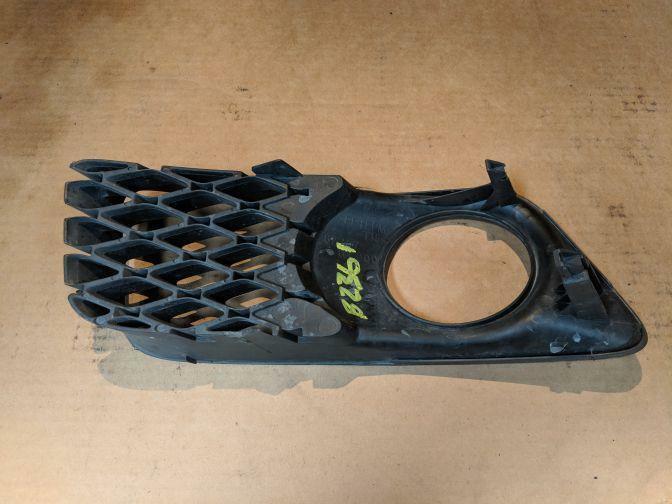 2004 NISSAN ELGRAND E51 LEFT FRONT BUMPER INSERT HONEYCOMB TYPE