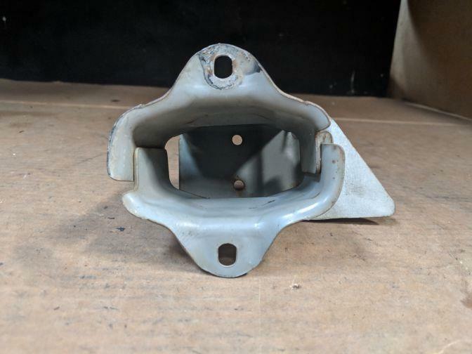 2000 NISSAN ELGRAND E50 FRONT RIGHT BUMPER MOUNTING BRACKET 05/97-05/02