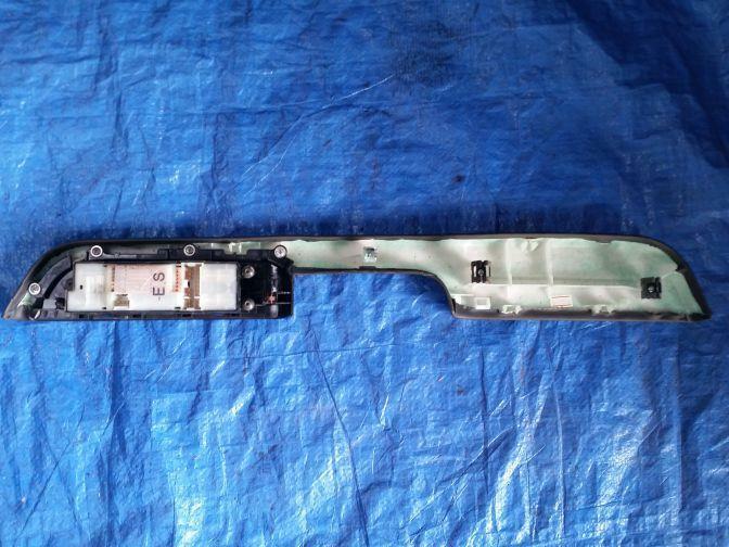 01/2007 NISSAN XTRAIL T30 FRONT RIGHT MASTER POWER WINDOW SWITCH