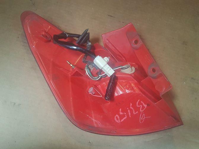 2004 TOYOTA CALDINA ZZT241 RIGHT HAND TAILLIGHT RED TYPE 2002-04
