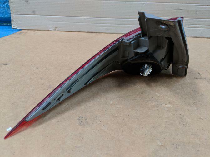 TOYOTA ESTIMA XR50 RIGHT HAND TAILLIGHT 2005-18