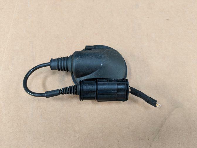 2002 BMW E65 745I FRONT RIGHT EDC CONNECTION CAP
