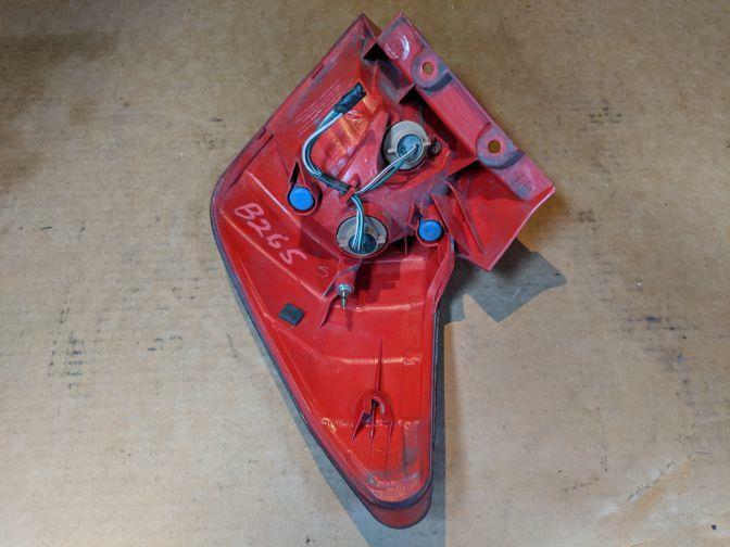 2004 TOYOTA CALDINA T240 LEFT HAND TAILLIGHT EARLY TYPE 2002-2004