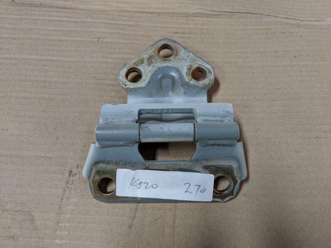 2006 NISSAN CUBE Z11 LOWER TAILGATE HINGE 10/02-11/08