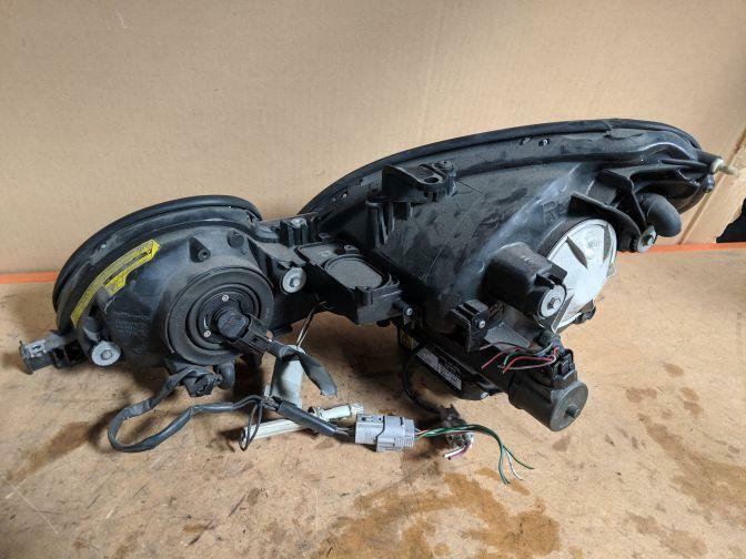 TOYOTA ARISTO JZS161 RIGHT HEADLIGHT 1998-2005