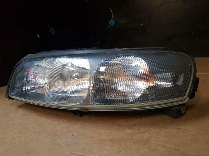 2001 VOLVO V70 LEFT HEADLIGHT 03/00-11/04