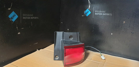 NISSAN ELGRAND E51 UPPER RIGHT TAILLIGHT - BLACK FRAME #4956