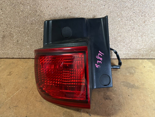 NISSAN ELGRAND E51 UPPER LH TAILLIGHT