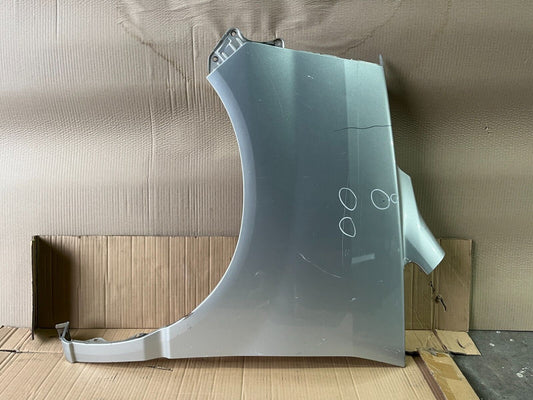 NISSAN ELGRAND E50 FRONT LEFT GUARD 97-02