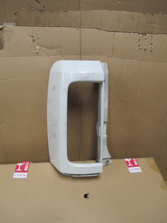 NISSAN ELGRAND LEFT TAILLIGHT SURROUND (E51 SERIES 2 & 3)