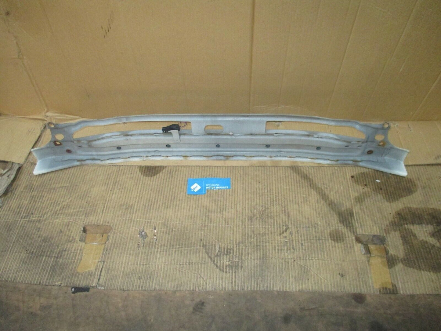 TOYOTA TARAGO ACR30 FRONT BUMPER RE-ENFORCEMENT