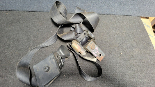 NISSAN 200SX/S15 LEFT FRONT SEAT BELT - GREY