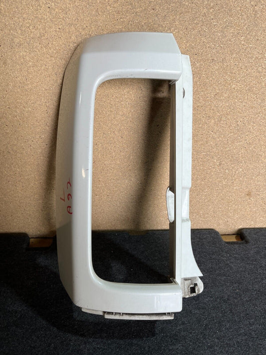 NISSAN ELGRAND E51 LEFT TAILLIGHT SURROUND SERIES 2