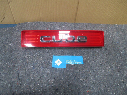 NISSAN CUBE Z12 CENTRE GARNISH REAR LIGHT
