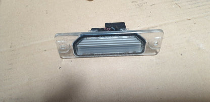 NISSAN ELGRAND E51 02-10 TAILGATE NUMBER PLATE LIGHT