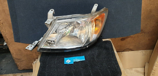 2006 TOYOTA HILUX LEFTHAND HEADLIGHT 2005-08