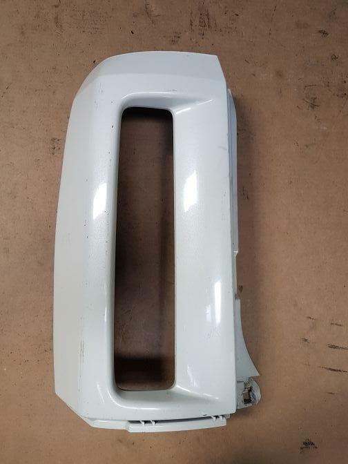 NISSAN ELGRAND E51 LEFT TAIL LIGHT SURROUND