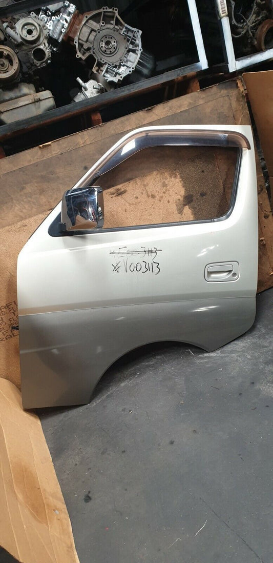 NISSAN URVAN SGE25 2001-2012 FRONT LEFT DOOR WITH MIRROR