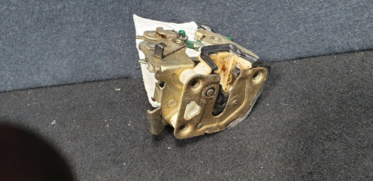 NISSAN SKYLINE R31 DOOR LOCK MECHANISM -RIGHT REAR DOOR