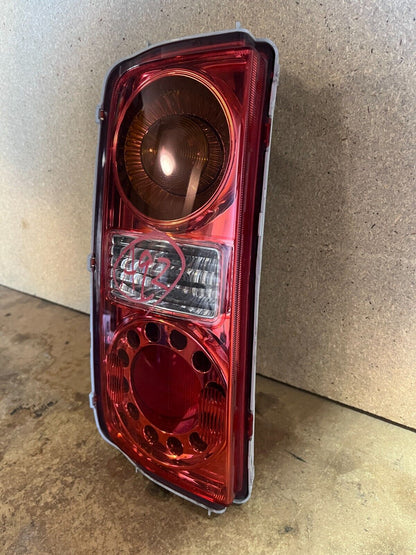 NISSAN ELGRAND E51 LH TAILLIGHT