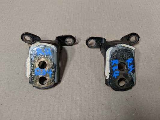 NISSAN SKYLINE R34 GT-T SEDAN FRONT RIGHT DOOR HINGE PAIR 05/98-08/02