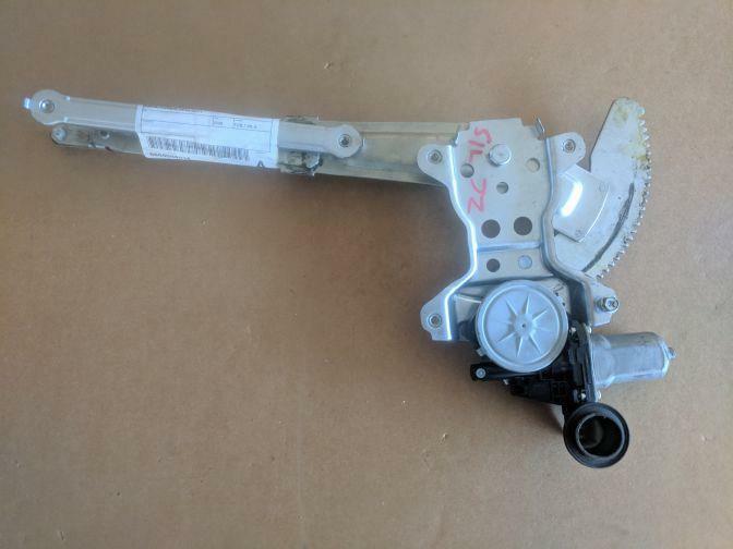 2008 SUZUKI SWIFT FRONT LEFT WINDOW REGULATOR AND POWER WINDOW MOTOR