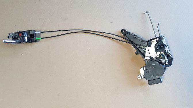 TOYOTA ALTEZZA SXE10 FRONT RIGHT DOOR LOCK ACTUATOR 01/98-10/05