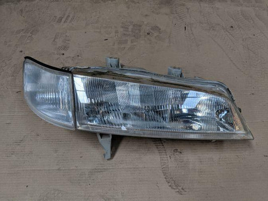 1995 HONDA ACCORD CD SEDAN RIGHT HEADLIGHT