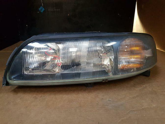 2001 VOLVO V70 LEFT HEADLIGHT 03/00-11/04