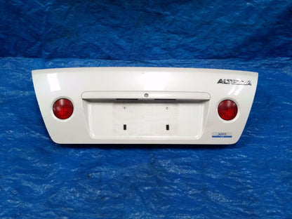 TOYOTA ALTEZZA RS200 SXE10 BOOTLID AND INNER TAILLIGHT