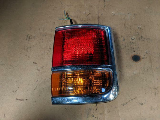 NISSAN ELGRAND E50 RIGHT TAIL LIGHT RHS 05/97-05/02