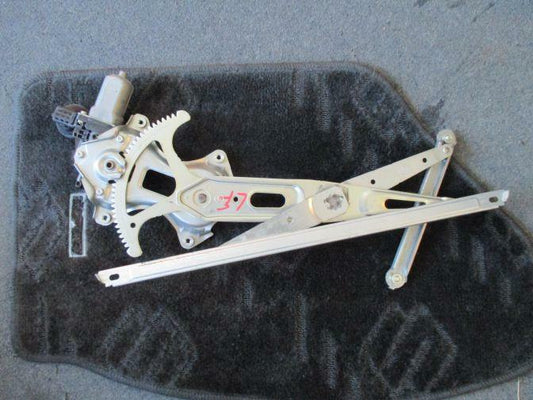 2013 TOYOTA YARIS FRONT LEFT WINDOW REGULATOR