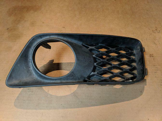 2004 NISSAN ELGRAND E51 LEFT FRONT BUMPER INSERT HONEYCOMB TYPE