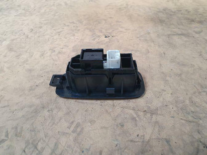 TOYOTA ALTEZZA SXE10 REAR LEFT POWER WINDOW SWITCH 03/98-09/05