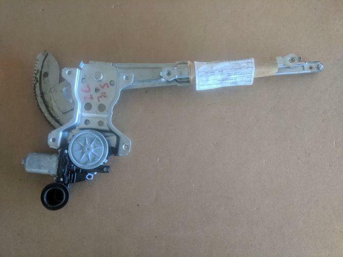 2008 SUZUKI SWIFT FRONT RIGHT WINDOW REGULATOR AND POWER WINDOW MOTOR